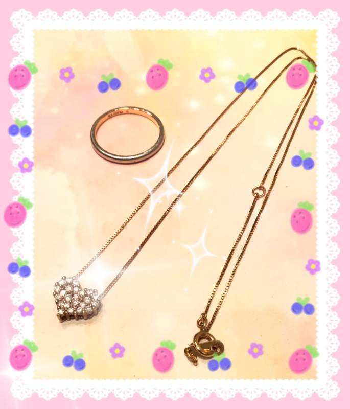 10金のネックレスと、プラチナ&18金のコンビのリングのお買取です😃