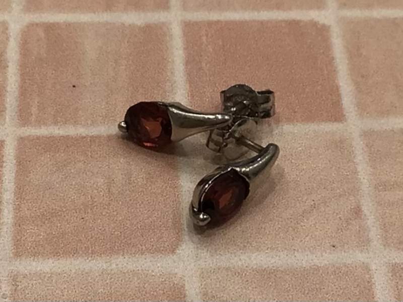 PT900 ピアス 赤色石