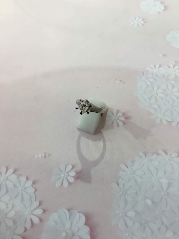 Pt立爪ダイヤリング