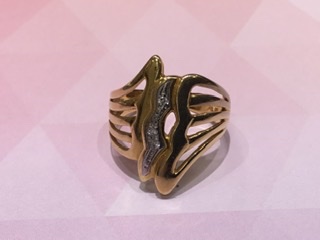 ダイヤモンド 18金 プラチナ コンビ リング をお買取しました。