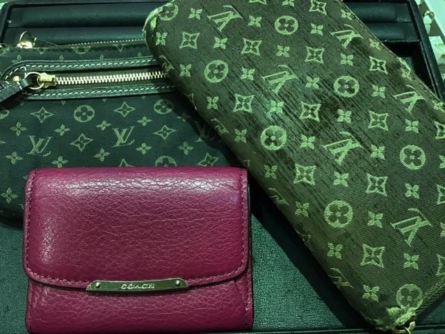 VUITTON、コーチ財布