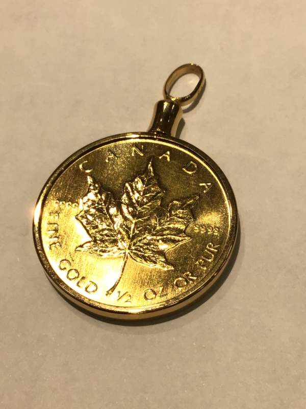 メイプルコイン 24金 18金 イエローゴールド ペンダント をお買取しました。
