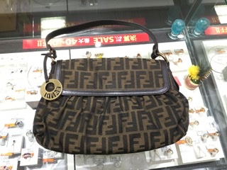 フェンディ ズッカ ショルダー をお買取しました。