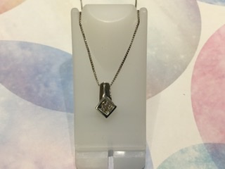 ダイヤモンド 18金 ホワイトゴールド プチネックレス をお買取しました。