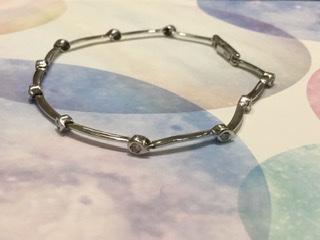 ダイヤモンド 18金 ホワイトゴールド ブレスレット をお買取しました。
