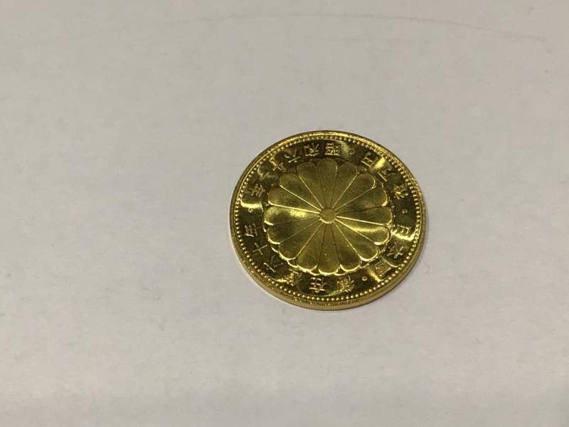 昭和天皇　ご即位60年記念　10万円　金貨　お買取しました。