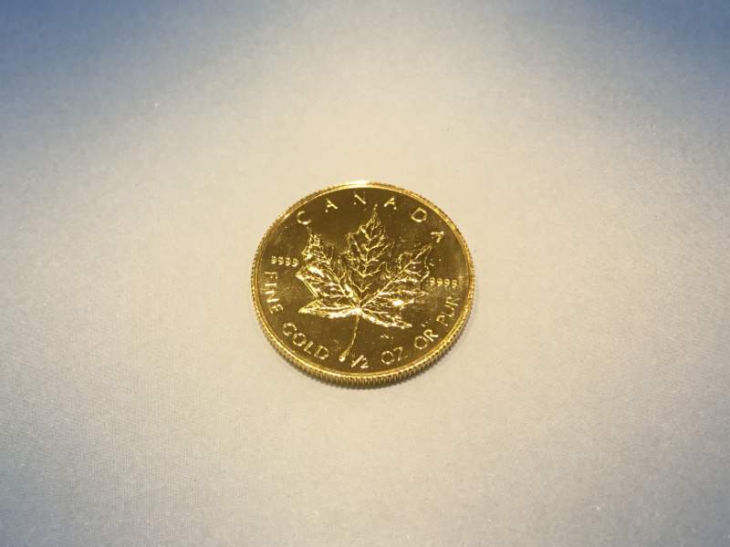 24金 メイプルコイン 1/2OZ をお買取しました。