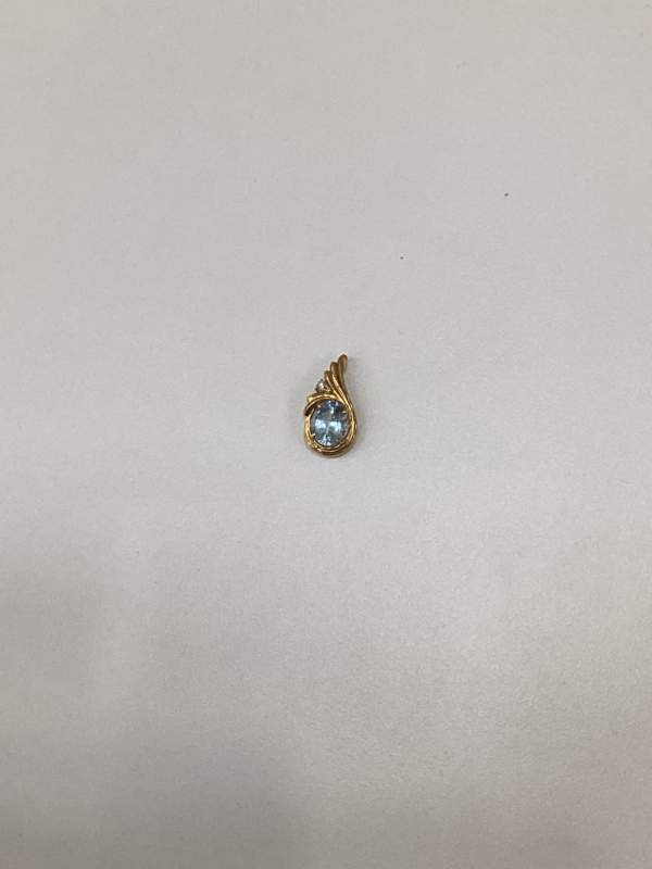 18金 アクアマリン ペンダント をお買取させていただきました。