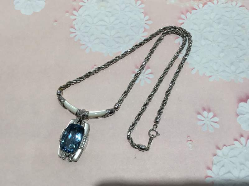 水色石 18金 ホワイトゴールド ネックレス をお買取致しました⛄️