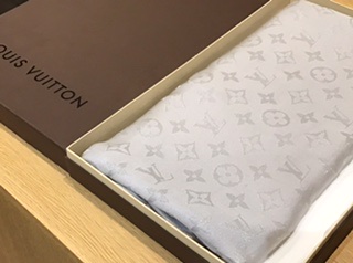 ルイヴィトン モノグラム ストール をお買取致しました。