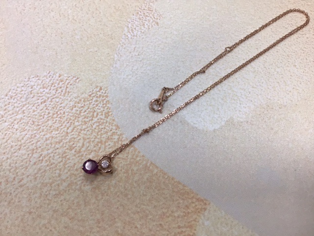 10金 石付き ネックレス をお買取しました。