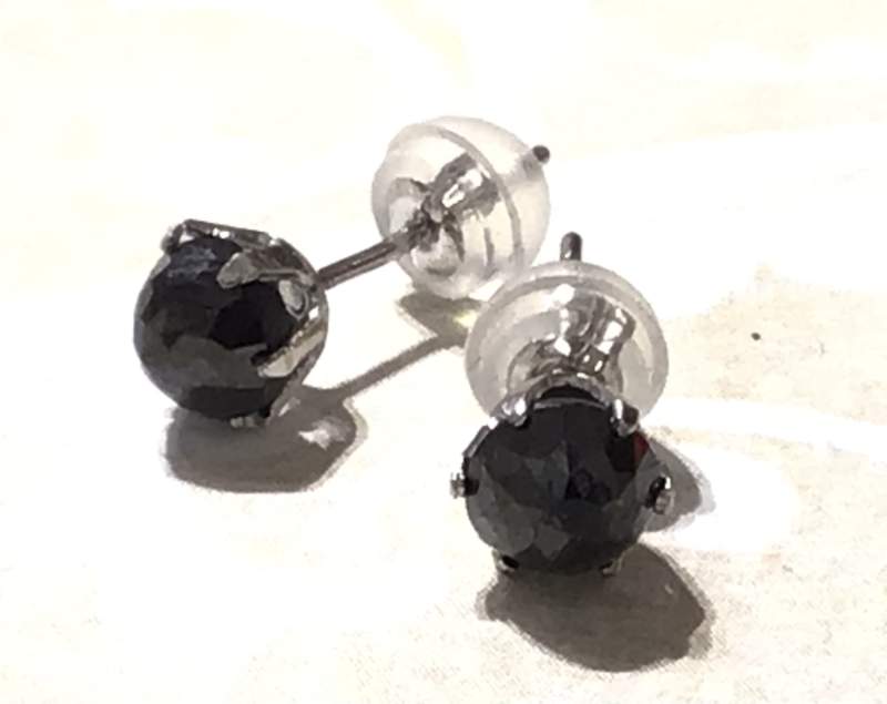 プラチナ ダイヤモンドピアス ブラックダイヤモンド
