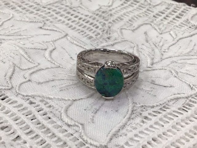 18金ホワイトゴールド 石付きリング をお買取しました。