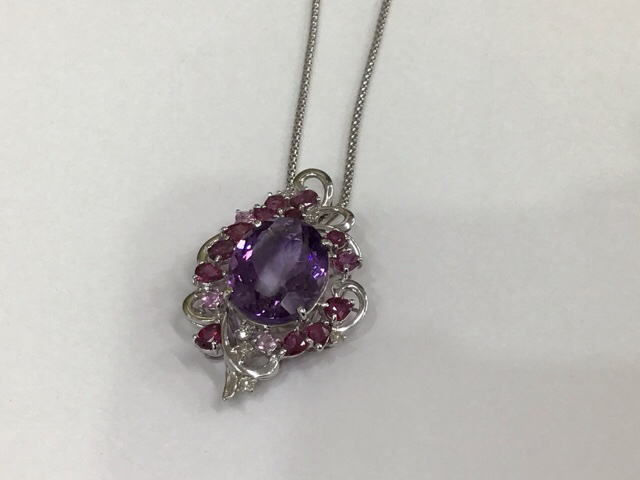 K18WGマルチネックレス をお買取致しました。