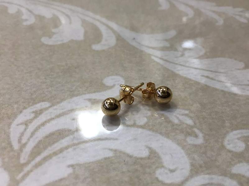 18金 イエローゴールド 丸玉 ピアス を買取しました。