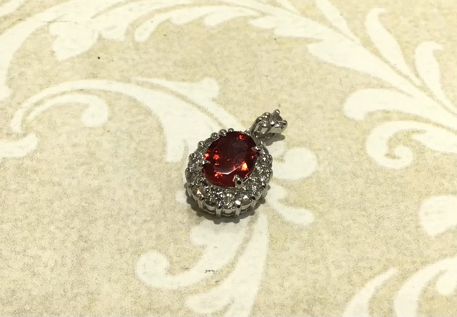 プラチナ900 ペンダント　ダイヤモンド　カラーストーン