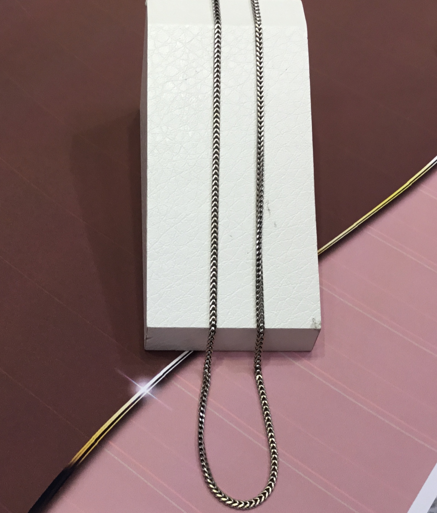 18金 ホワイトゴールド ネックレス をお買取しました。