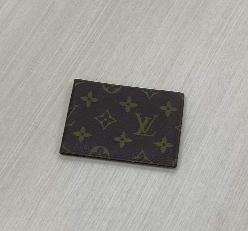 ルイヴィトン モノグラム カードケース をお買取しました。