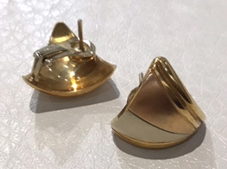 18金 イエローゴールド ホワイトゴールド ピアス をお買取致しました。