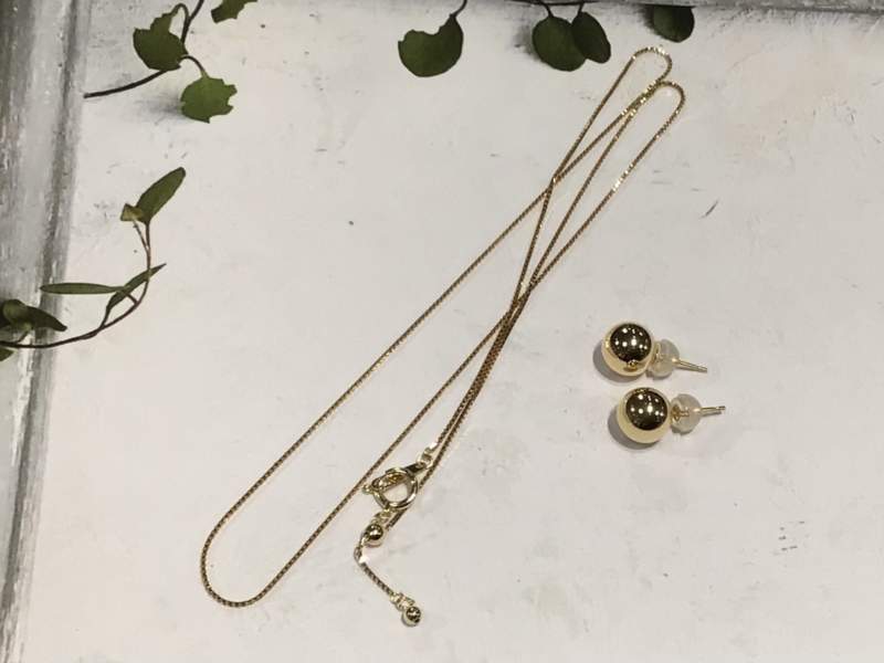 K 18ネックレス と K18ピアス をお買取致しました