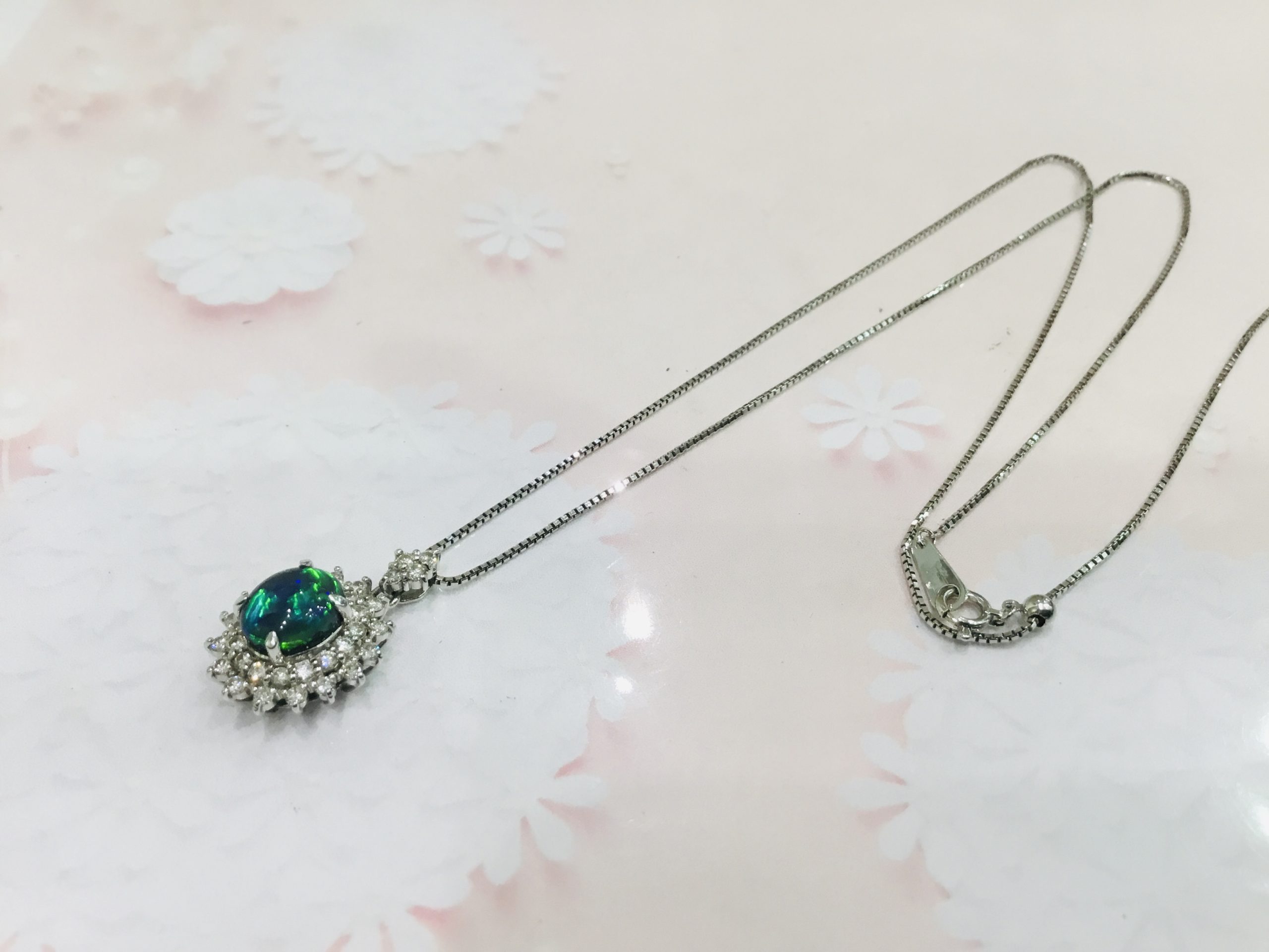 PT900 ブラックオパール ペンダントネックレスをお買い取りしました