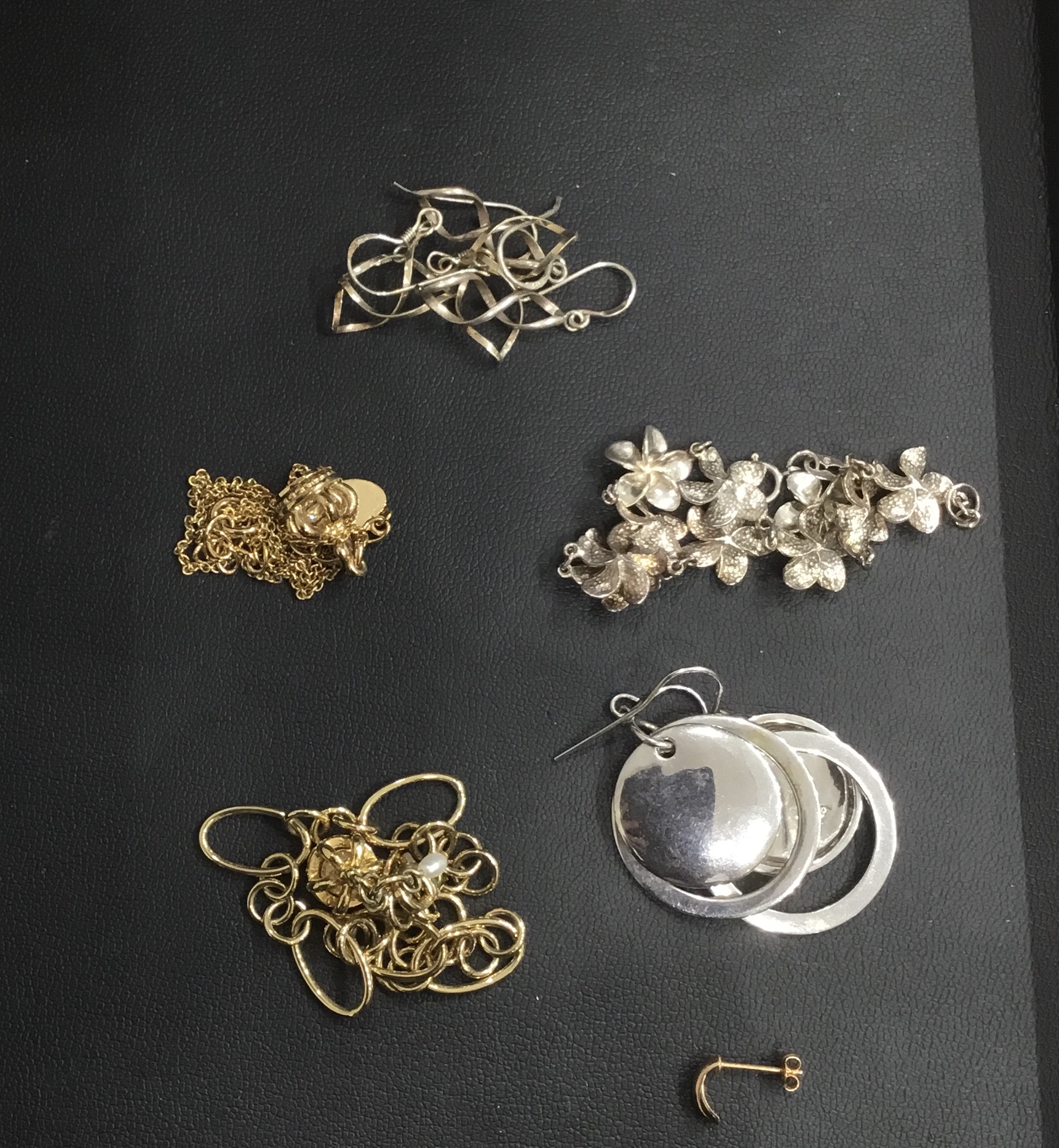 シルバーピアス、ブレスレット、ネックレス、お買取致しました。