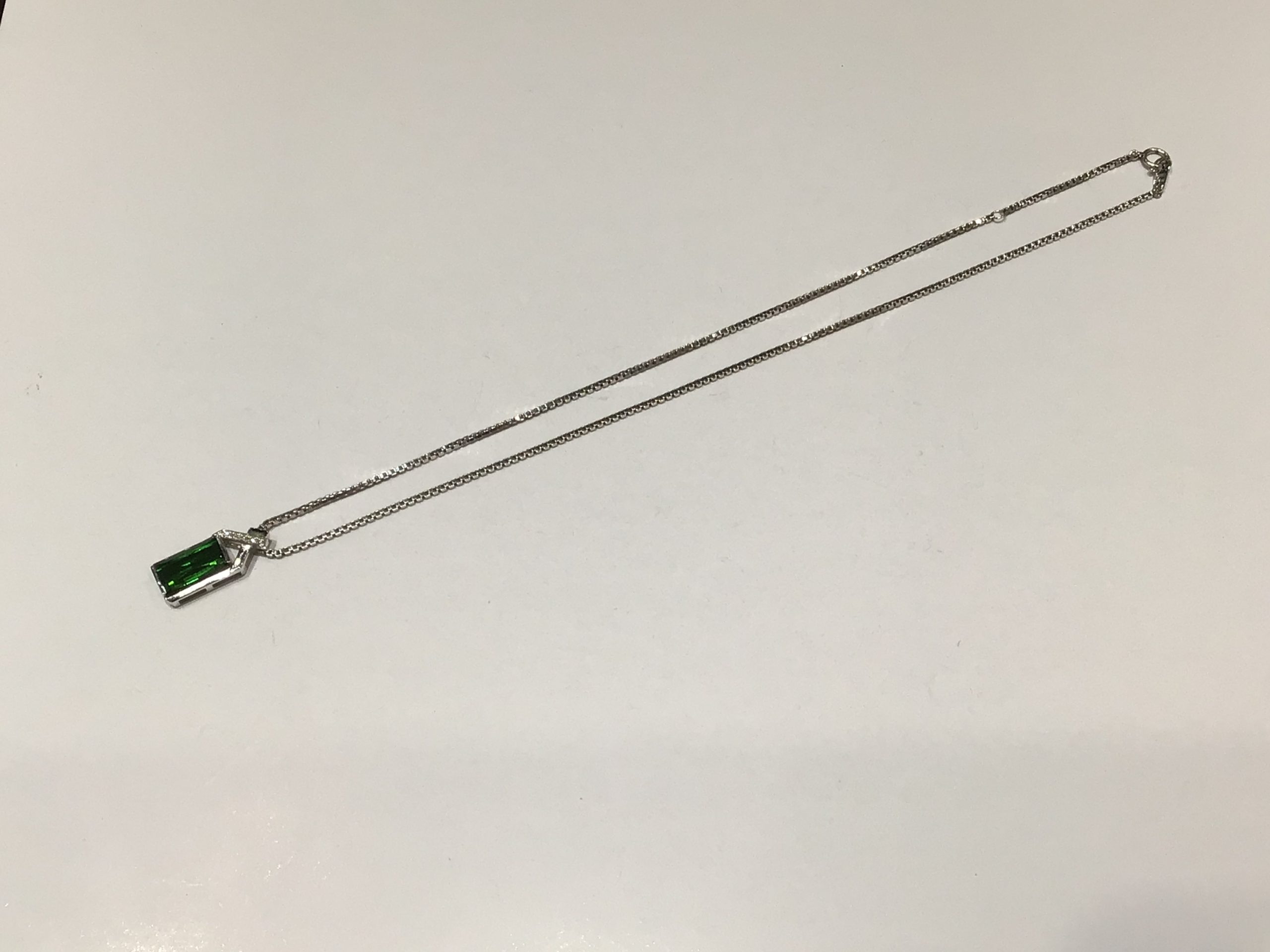 18金 ホワイトゴールド ネックレス をお買取致しました。