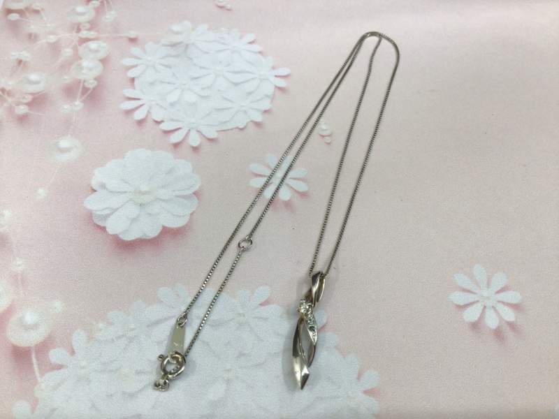 10金 ホワイトゴールド プチネックレス をお買取しました。