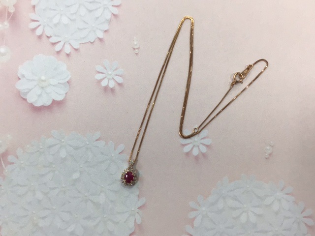 10金 石付き ネックレス をお買取しました。