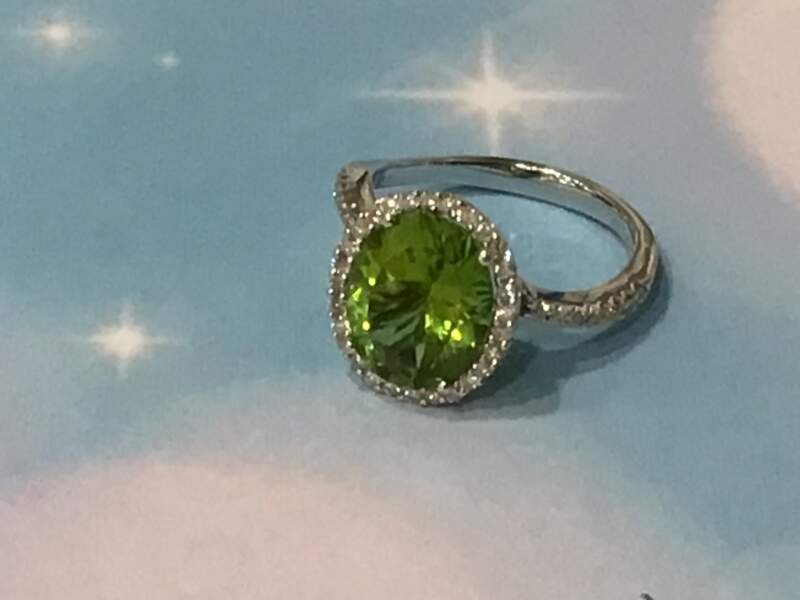 ペリドット 18金 ホワイトゴールド リング をお買取しました。