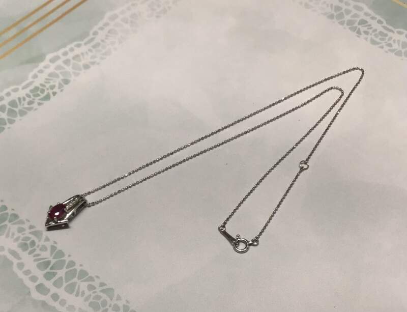 色石 18金 ホワイトゴールド ネックレス をお買取しました。