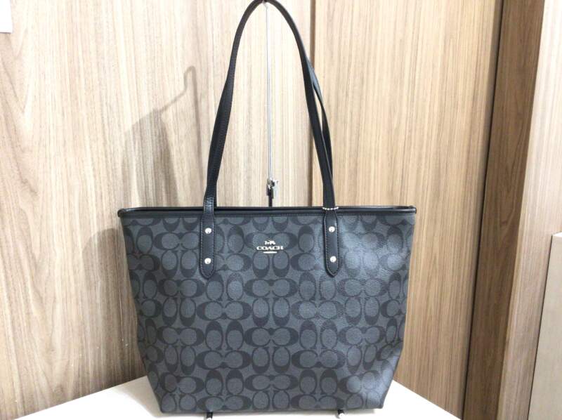 コーチ シグネチャー トート バッグ お買取しました。