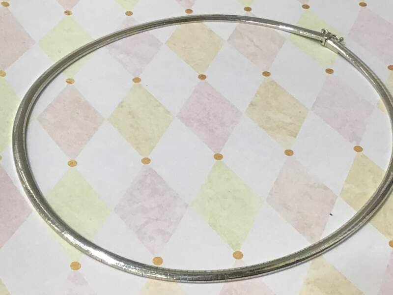 18金 ホワイトゴールド オメガ ネックレス をお買取しました。