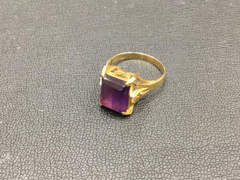 18金 色石 リング をお買取り致しました