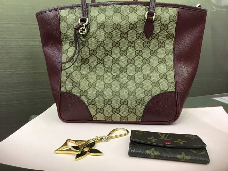 GUCCIバッグ・LOUISVUITTONチャーム・キーケース買取ました