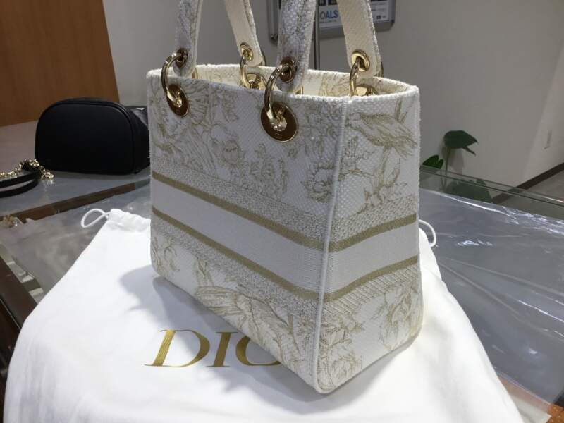 ディオール　レディDIOR   ミディアム　ホワイト　をお買取しました