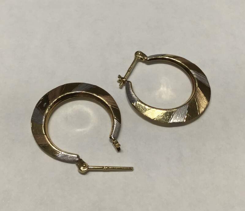 18金イエローゴールド ホワイトゴールドのピアス お買取しました。