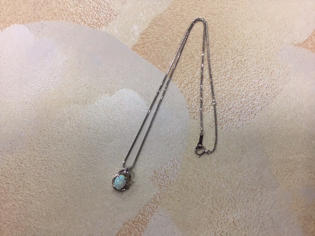 プラチナ 石付きネックレス をお買取しました。