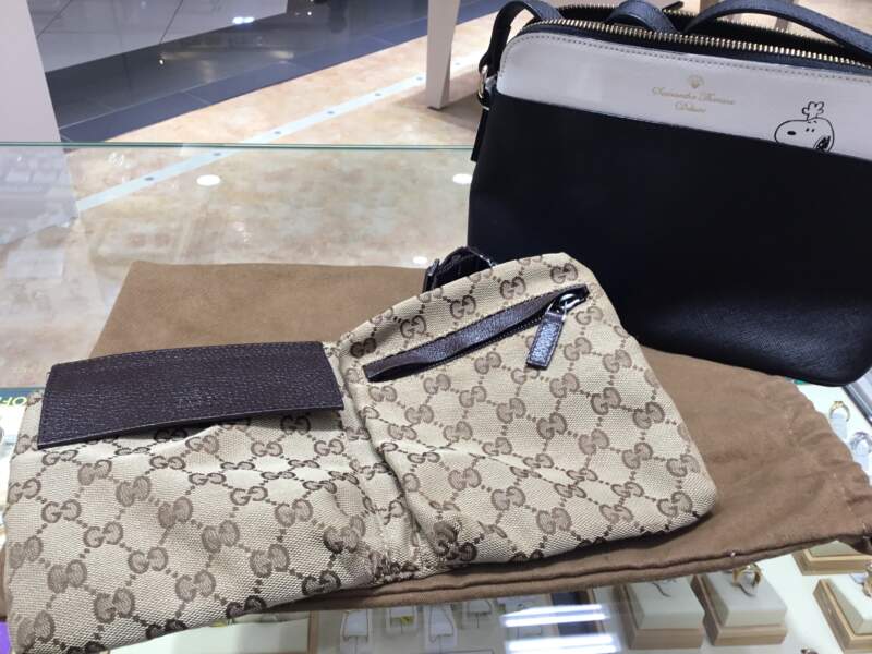 GUCCI ウエストポーチ サマンサタバサ バック をお買取りしました