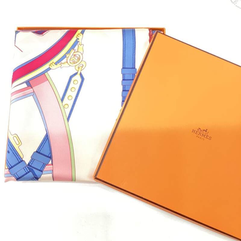 HERMES カレ　高価買取中。