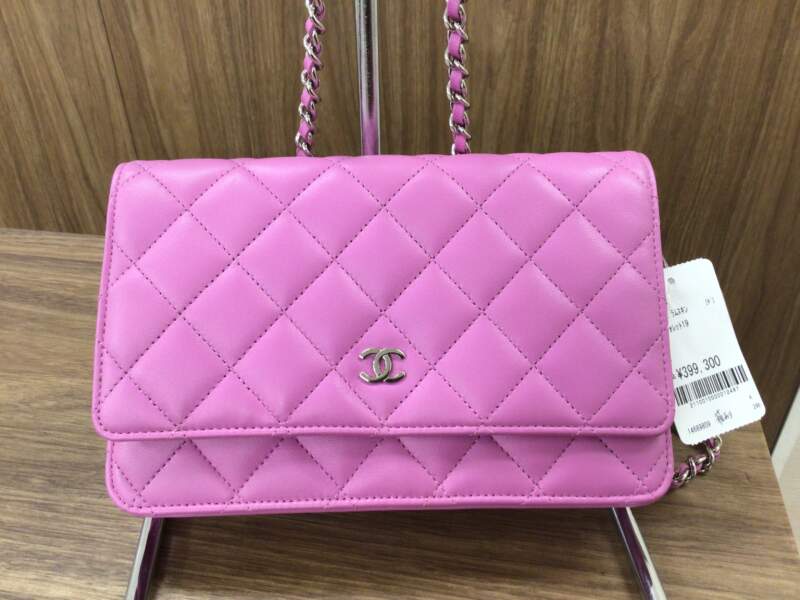 CHANEL ラムスキン チェーンウォレット19 入荷しました。