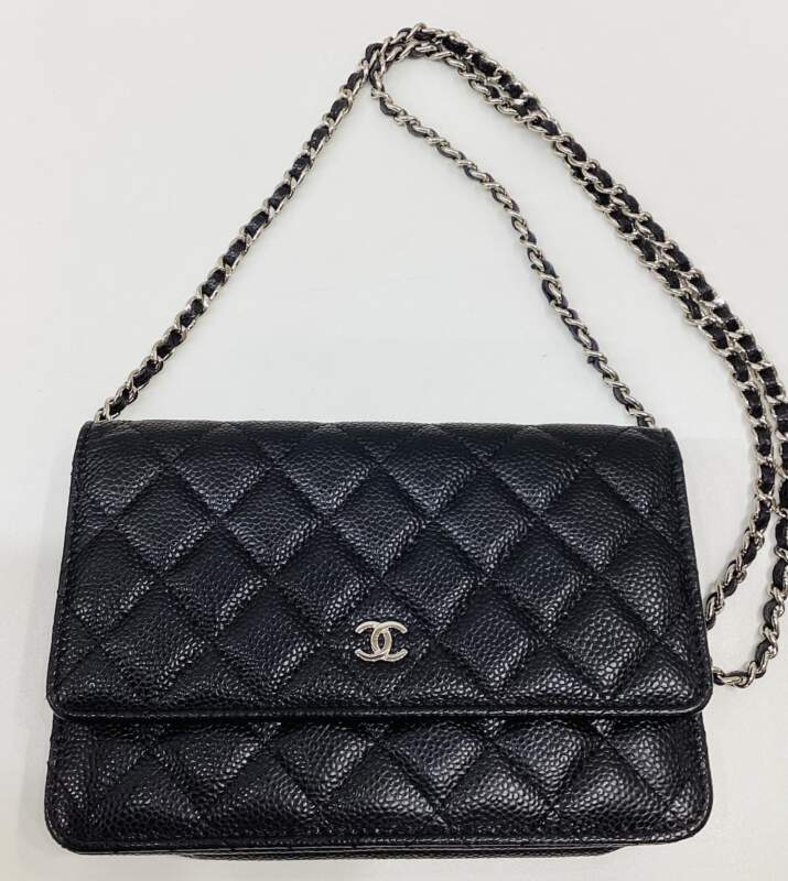 CHANEL チェーンウォレット　高価買取中。