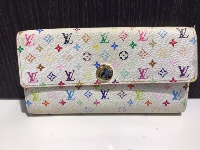 LOUIS VUITTON ポルトフォイユサラマルチ をお買い取りしました