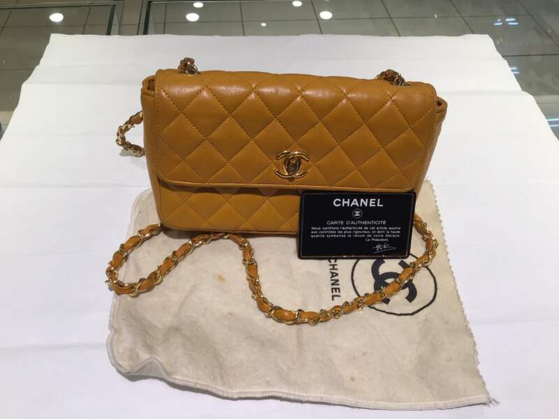 シャネルチェーンショルダーバッグをお買取り致しました!