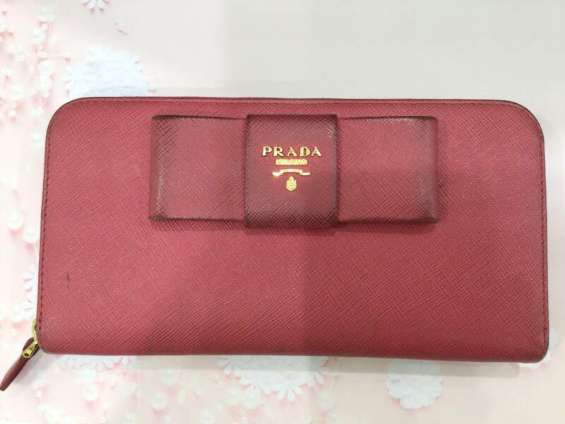 プラダ 財布 お買取しました。