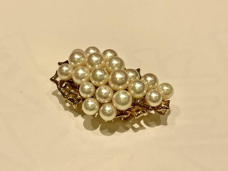 白真珠　18金　イエローゴールド　ブローチ　をお買取しました。