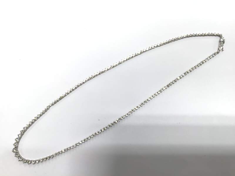18金ホワイトゴールド ダイヤモンド ネックレスをお買取り致しました。
