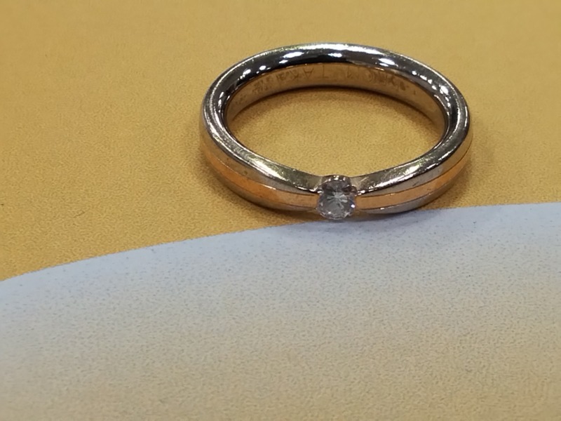 18金WG石付きリング をお買取しました。