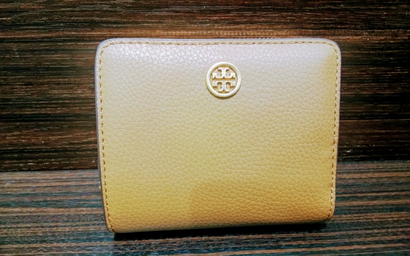 Tory Burch 二つ折り財布 をお買取しました。