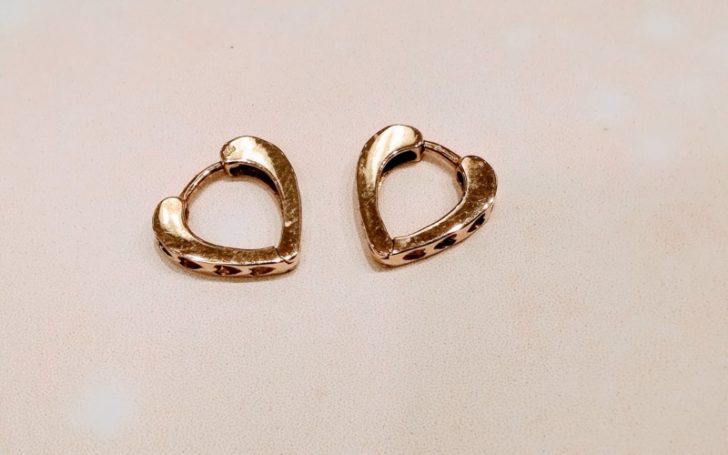 18金 ピアス をお買取しました。